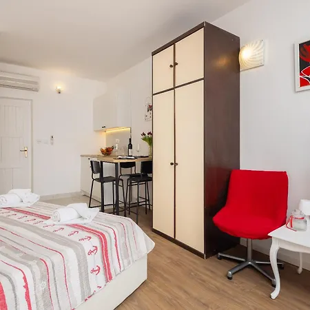 Caleta Seaview - Pool & Jacuzzi Апартаменты Локва-Рогозница
