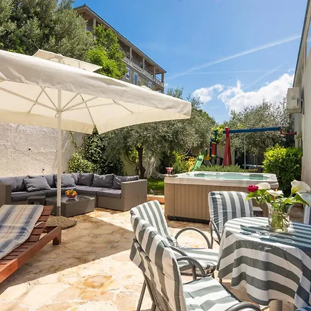 Caleta Seaview - Pool & Jacuzzi Apartment Lokva Rogoznica